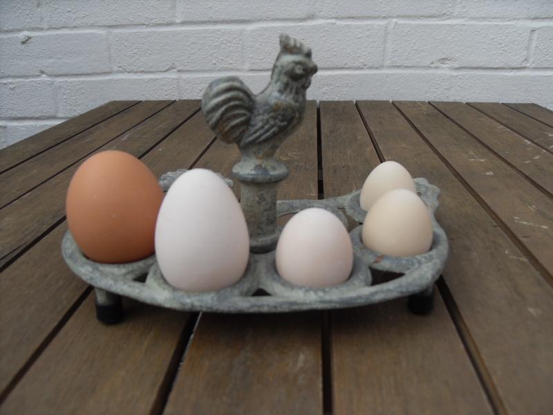 Emerald's egg on the egg stand